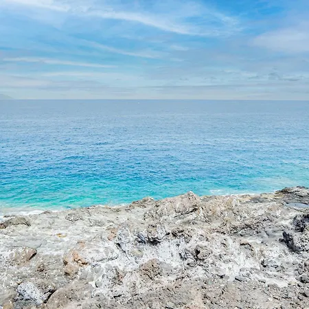Spacious With Breath-taking Ocean Views, 13 Apartament