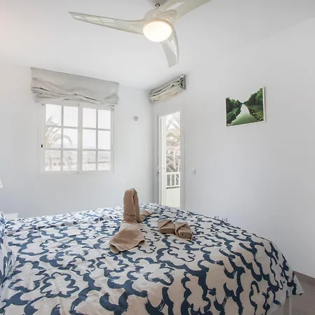 Spacious With Breath-taking Ocean Views, 13 Apartment