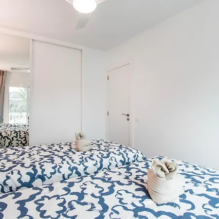 Spacious With Breath-taking Ocean Views, 13 Apartment