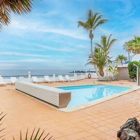 Spacious With Breath-taking Ocean Views, 13 Apartment *