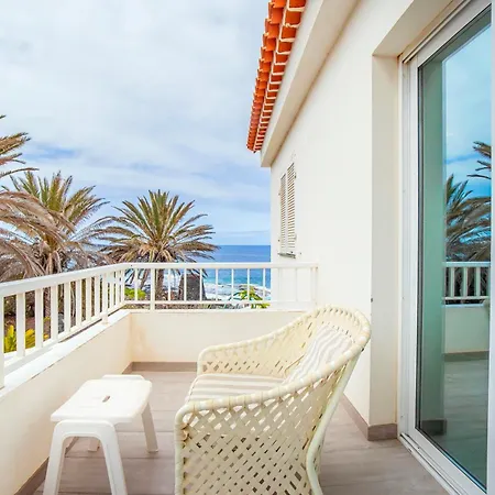 Spacious With Breath-taking Ocean Views, 13 Apartment *