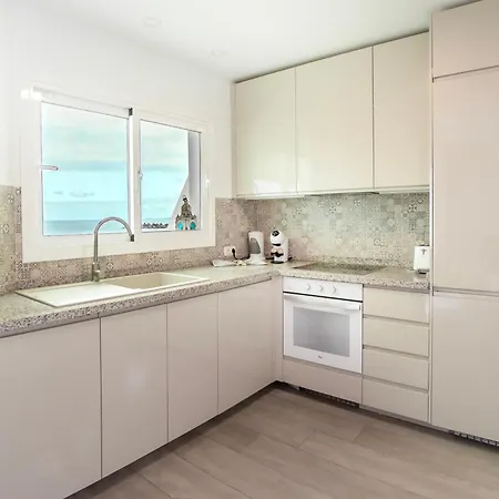 Spacious With Breath-taking Ocean Views, 13 *